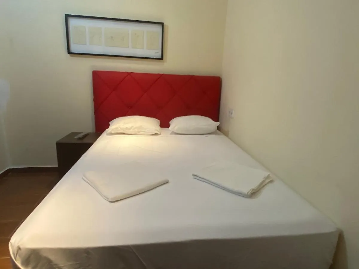 Hostal Granvia 628 Барселона 0*,