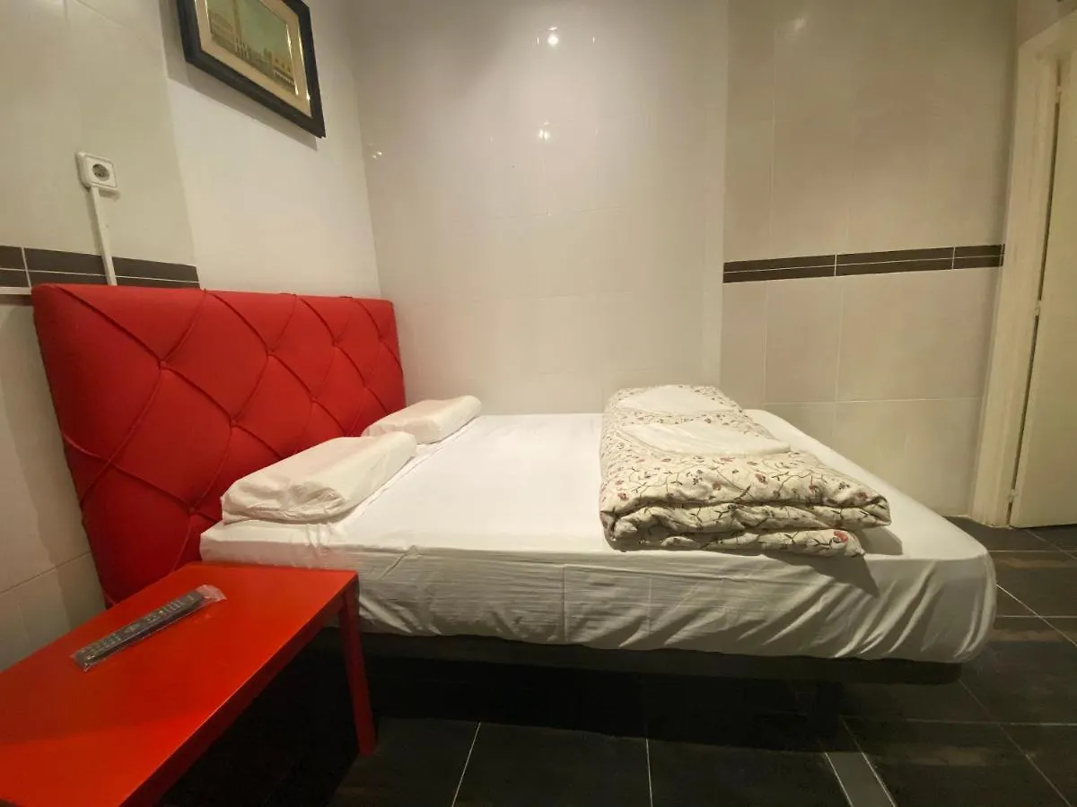 Hostal Granvia 628 Барселона 0*,