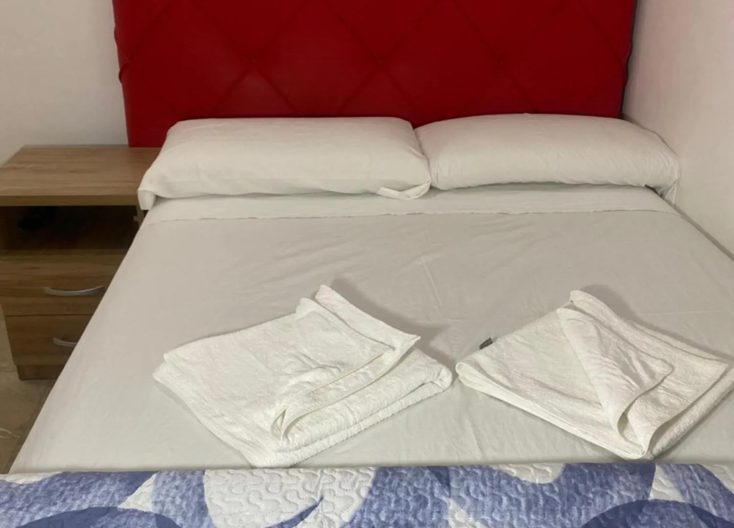 Hostal Granvia 628 Барселона Хостел