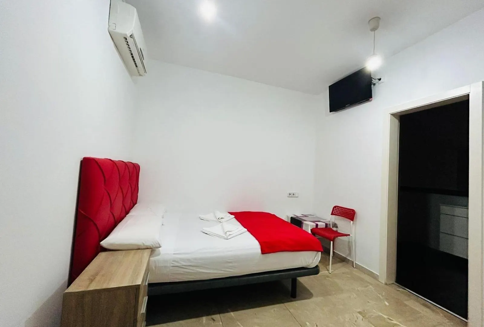 Hostal Granvia 628 Барселона Хостел