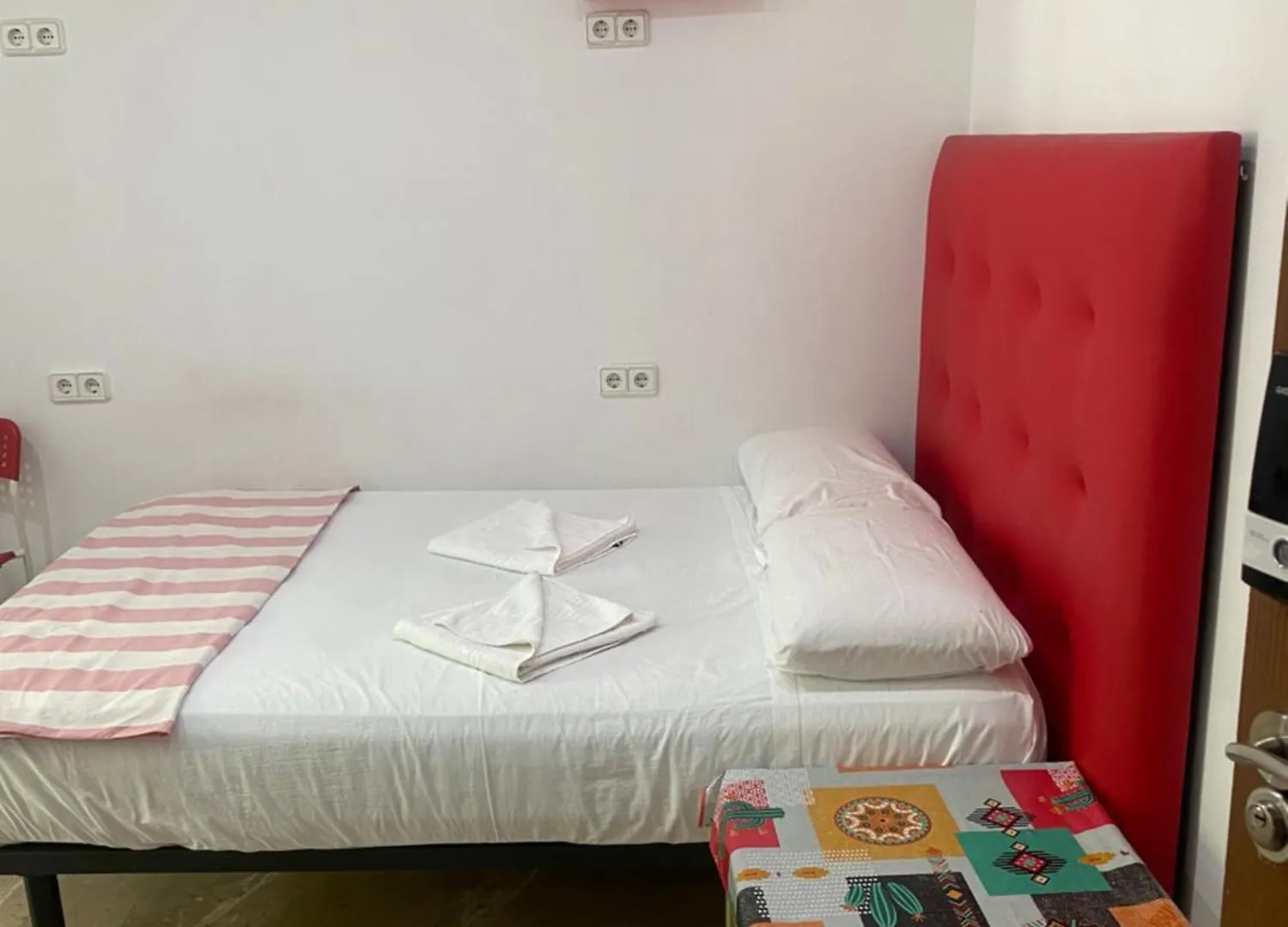 Hostal Granvia 628 Барселона Хостел